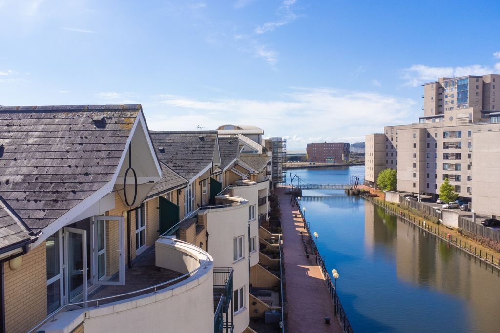 3 bed flat for saleAdventurers Quay, Cardiff Bay CF10