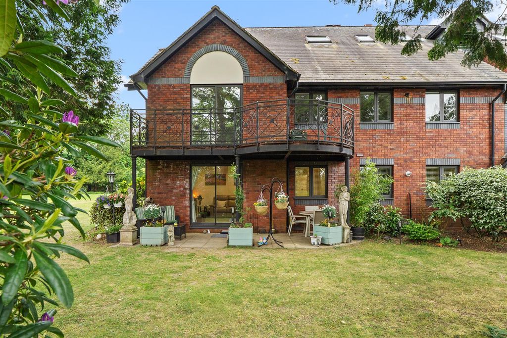 Additional image 17 of 2 bed flat for saleWoburn Park, Woburn Hill, Addlestone KT15