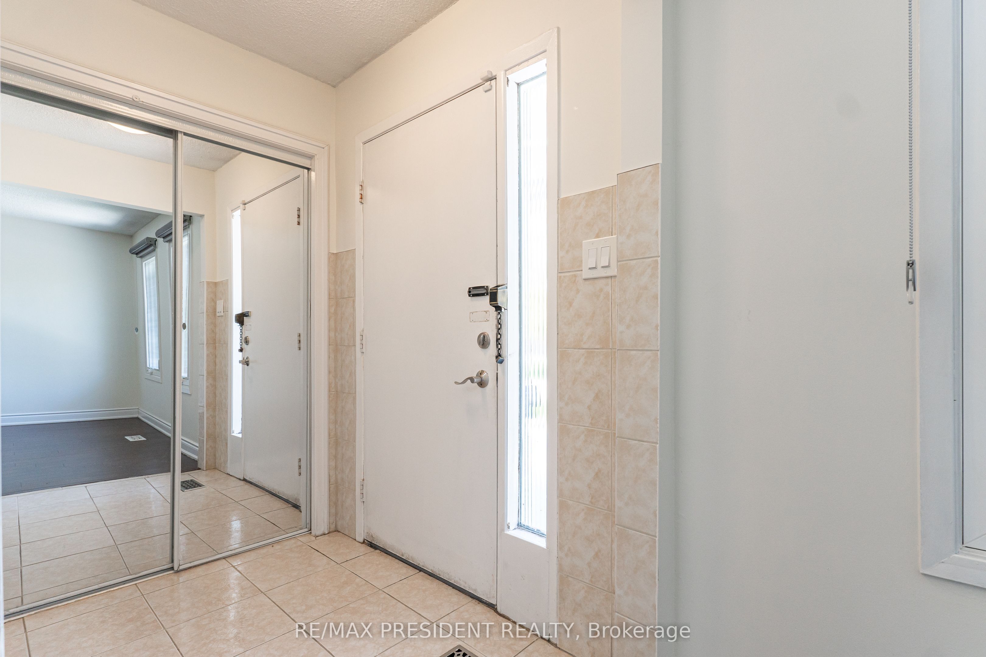 Additional image 3 of (Upper)-17 Manitou Crescent, Brampton, ON, L6S 2Z6
