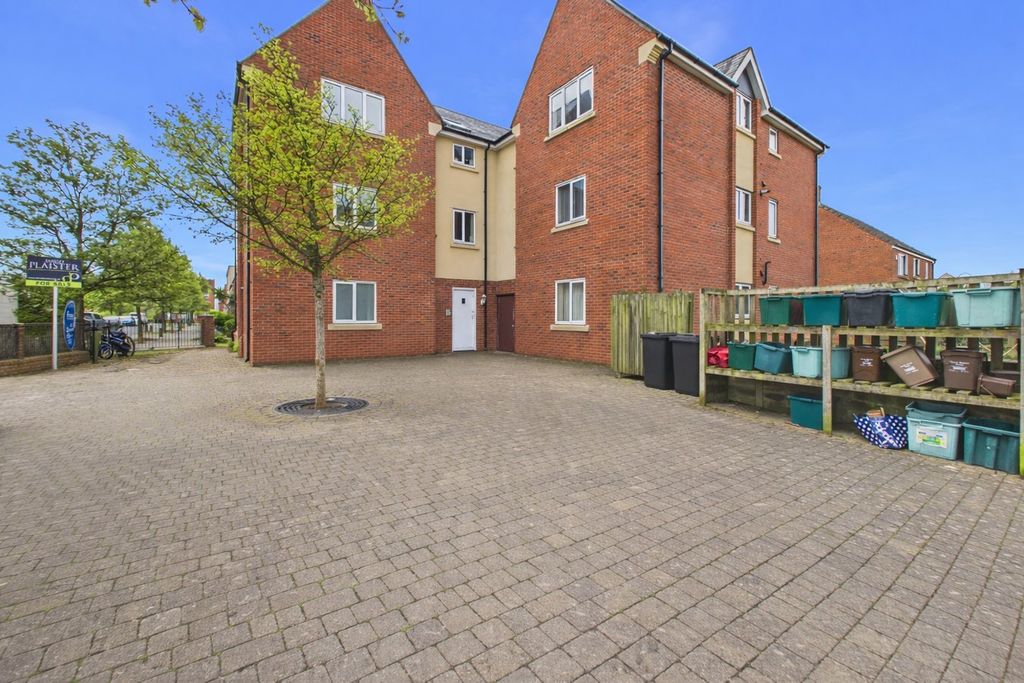 2 bed flat for saleGriffen Road, Weston Village, Weston-Super-Mare BS24
