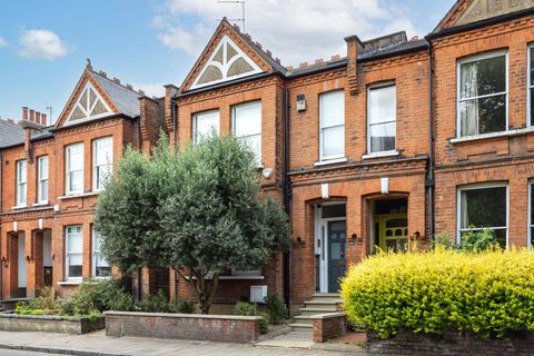 Southwood Lane, Highgate Village, London N6