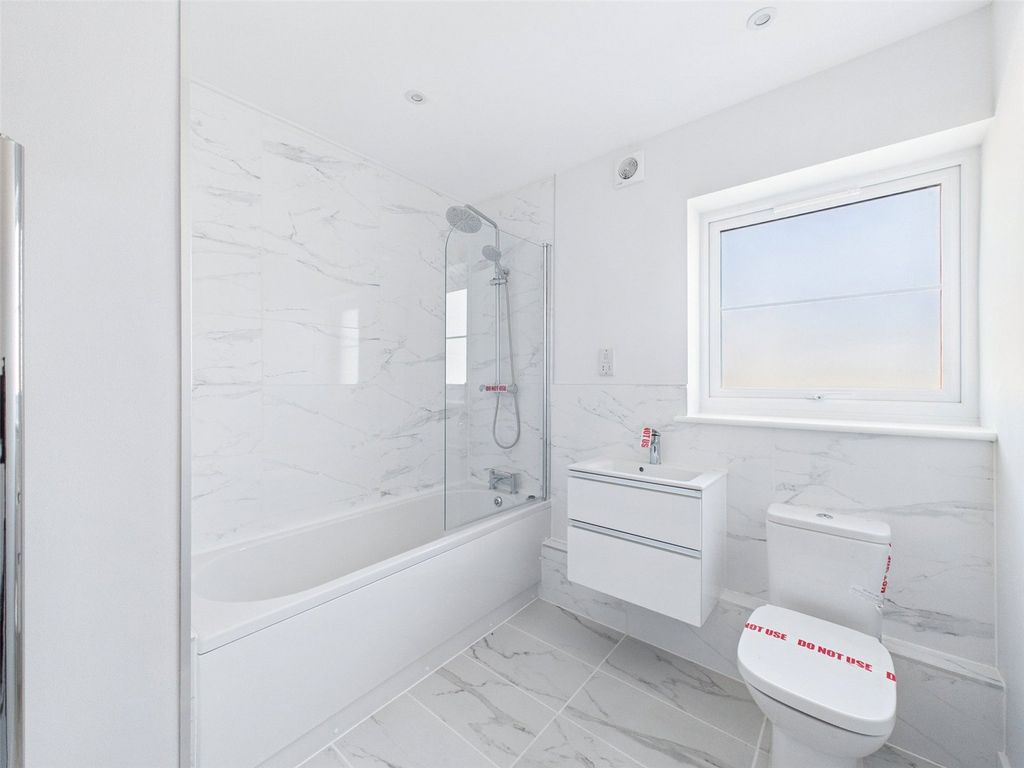 2 bed flat for saleKillerton Road, Bude, Cornwall EX23 photo 5
