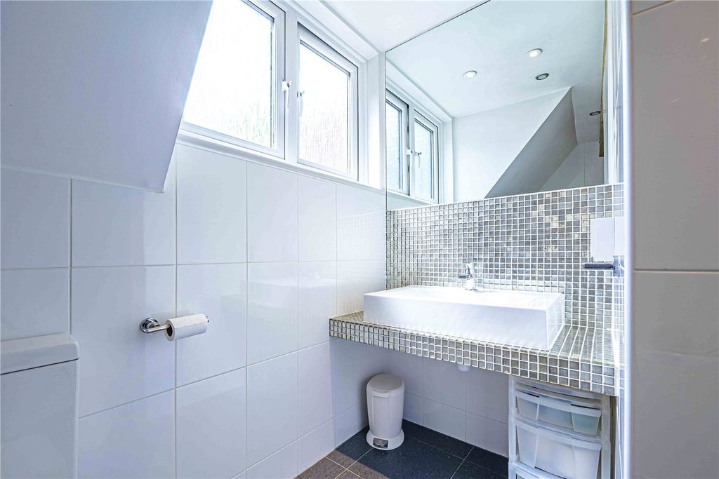 Additional image 31 of 5 bed detached house for saleCastle Gateway, Berkhamsted, Hertfordshire HP4