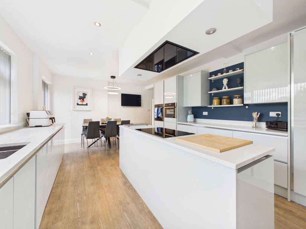4 bed detached house for saleSoothill Lane, Batley, West Yorkshire WF17 photo 5