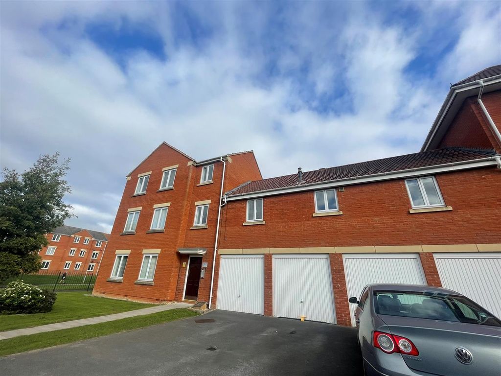 2 bed flat for saleLords Way, Bridgwater TA6