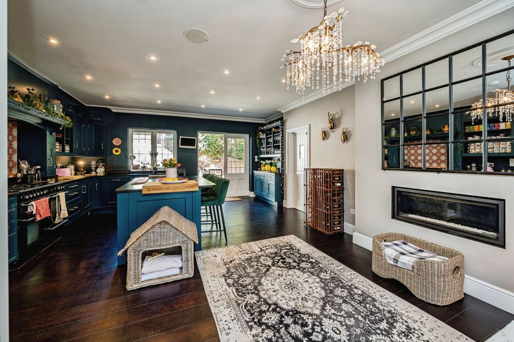 Additional image 5 of 7 bed detached house for saleKings Road, Berkhamsted HP4