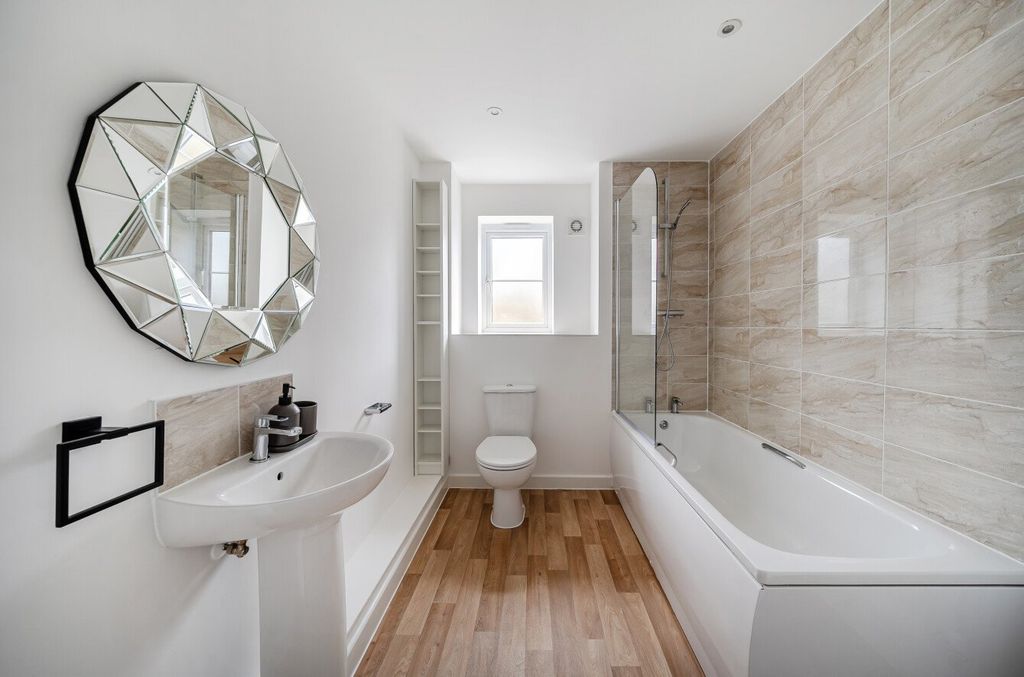 Additional image 7 of 1 bed flat for saleClover Grove, Alton, Hampshire GU34