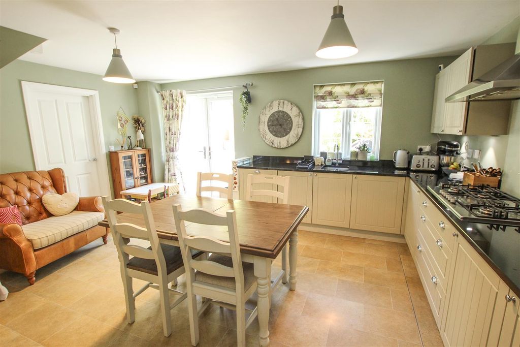 Additional image 10 of 4 bed detached house for saleButtermere Crescent, Lakeside, Doncaster DN4