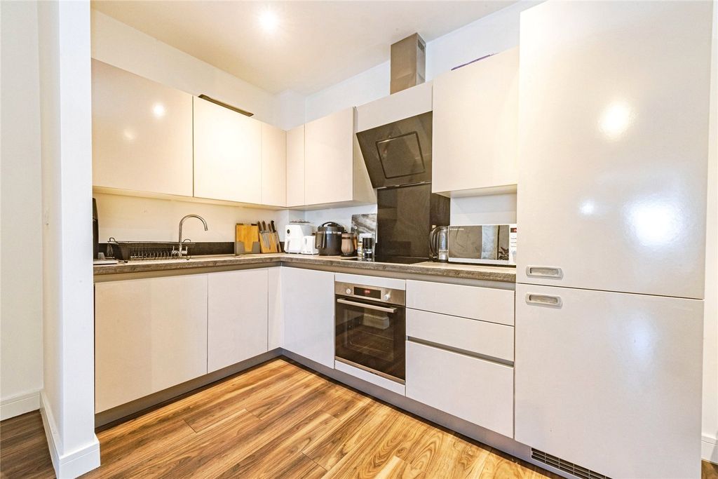 Additional image 8 of 2 bed flat for saleLittle Victoria Street, Basingstoke, Hampshire RG21