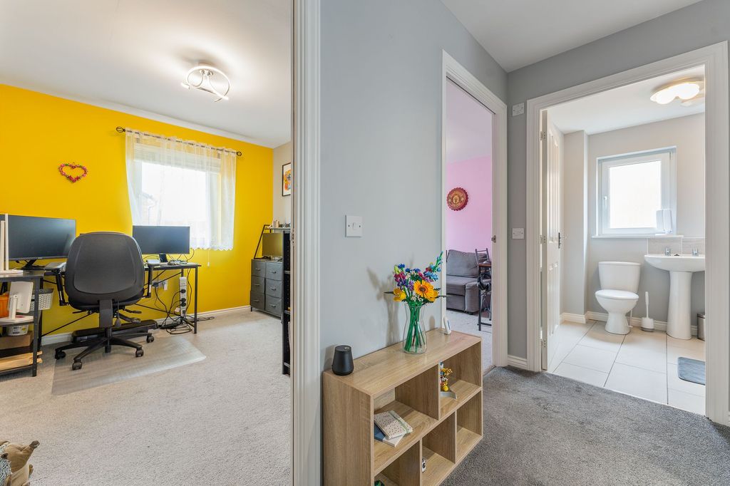 Additional image 15 of 4 bed town house for saleGisborne Drive, Airdrie ML6