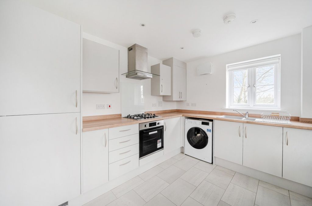 Additional image 3 of 1 bed flat for saleClover Grove, Alton, Hampshire GU34