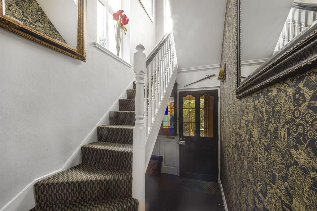 2 bed flat for saleDevisdale Road, Chomlea Devisdale Road WA14 photo 5
