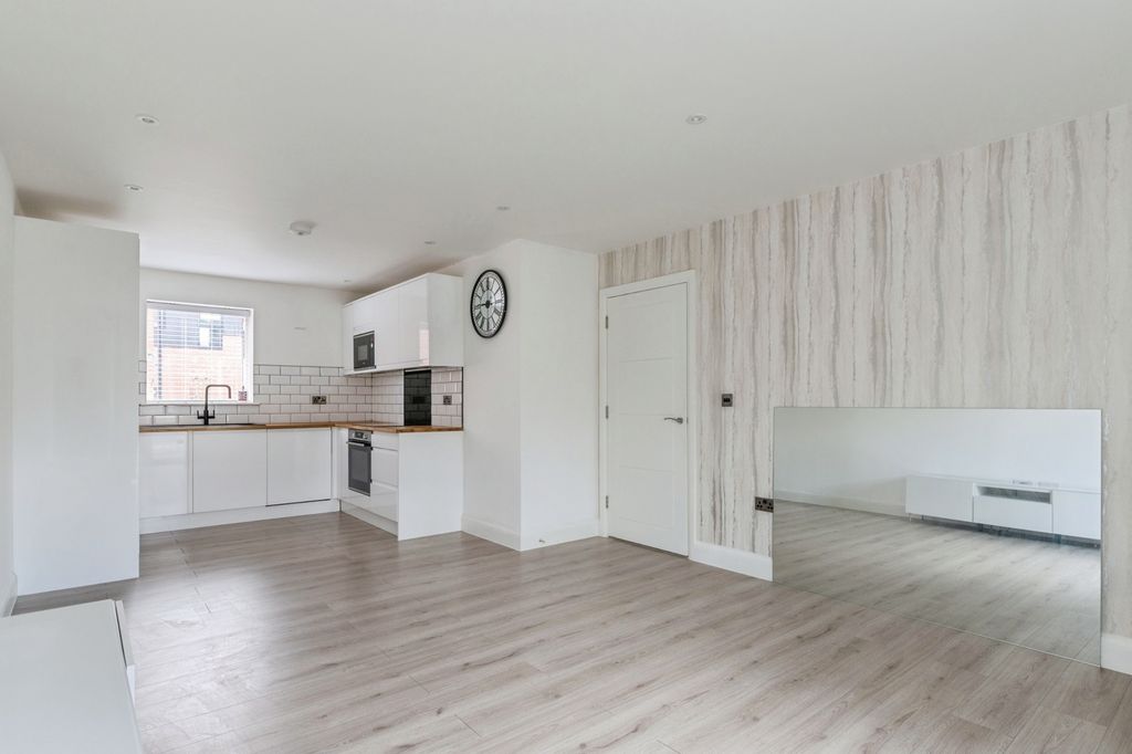 2 bed flat for saleBelvedere Close, Billericay, Essex CM11