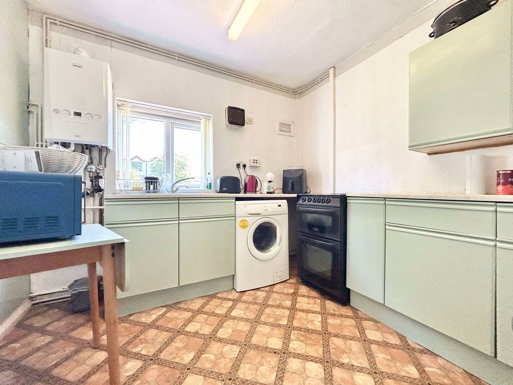 2 bed flat for saleGorlan, Conwy LL32 photo 5