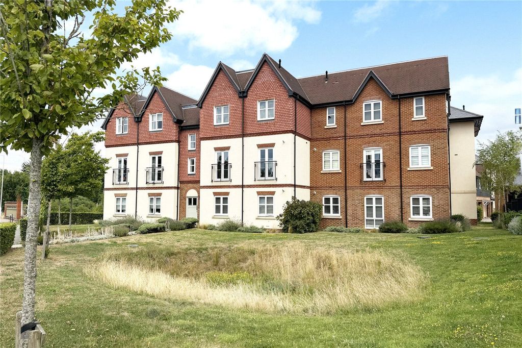 2 bed flat for saleFerard Corner, Warfield, Bracknell, Berkshire RG42 photo 2