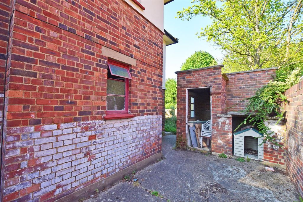 Additional image 9 of 2 bed flat for saleGoad Avenue, Chatham ME5