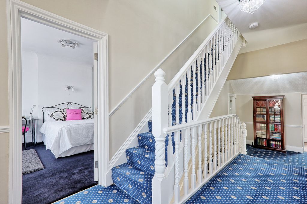 Additional image 33 of 7 bed detached house for saleErnest Road, Emerson Park RM11