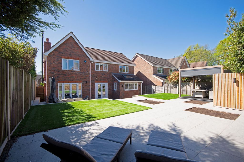 5 bed detached house for salePavilion Gardens, Bromsgrove, Worcestershire B61 photo 2