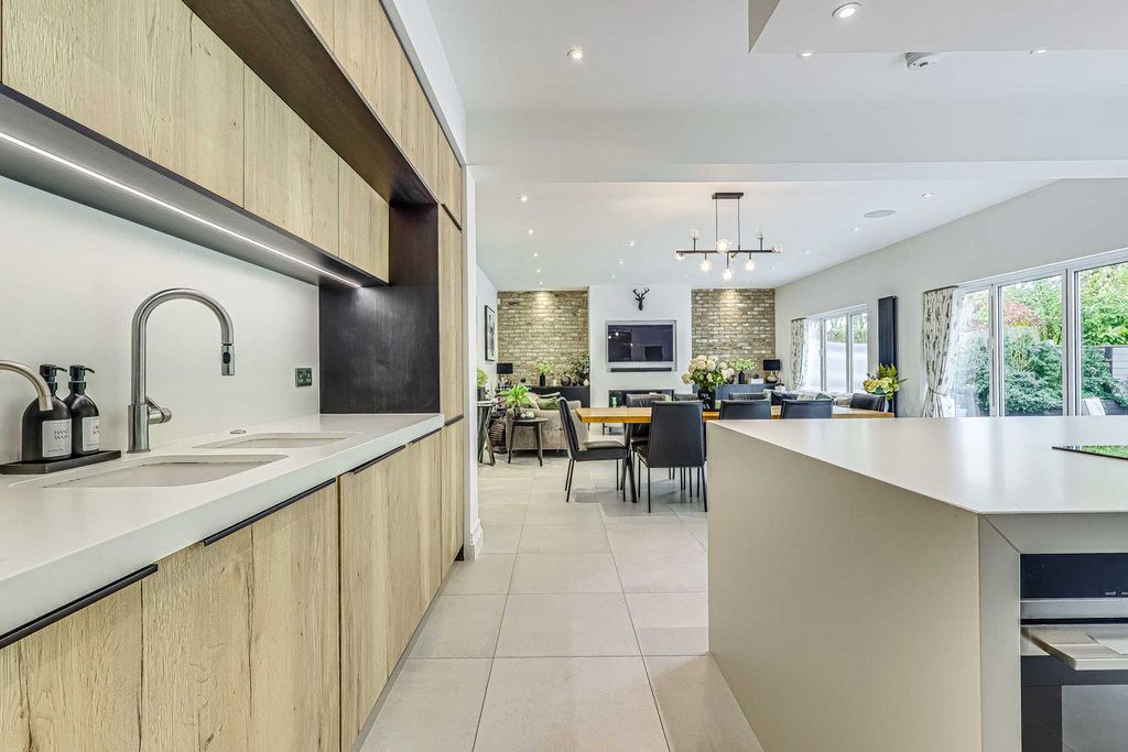 Additional image 17 of 5 bed detached house for saleBenfleet Road, Benfleet SS7