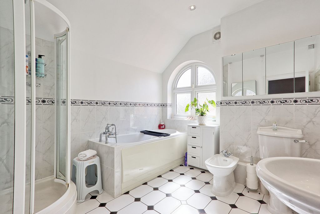 Additional image 15 of 7 bed detached house for saleErnest Road, Emerson Park RM11