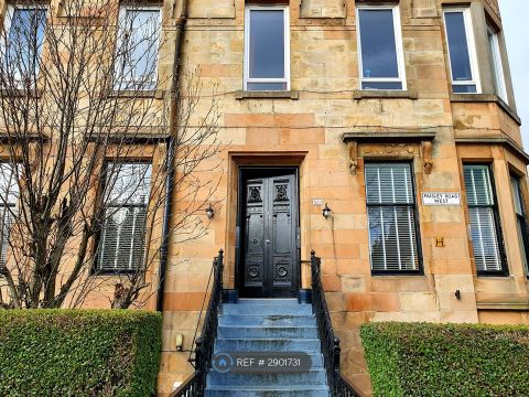 Paisley Road West, Glasgow G51, Studio to rent