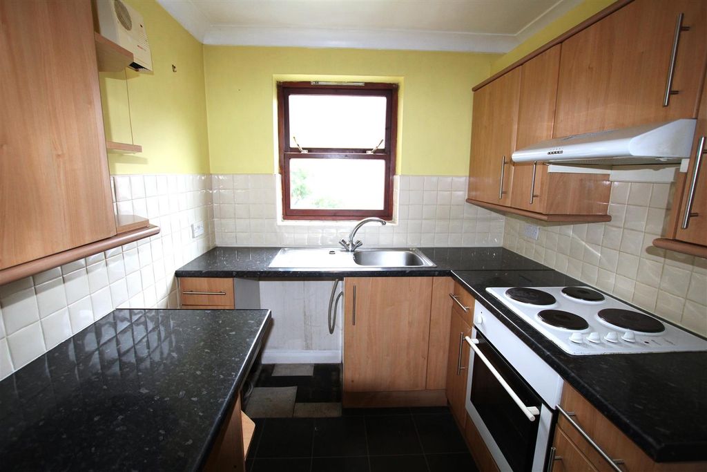 Additional image 2 of 2 bed flat for saleGrammar School Yard, Fish Street, Hull HU1