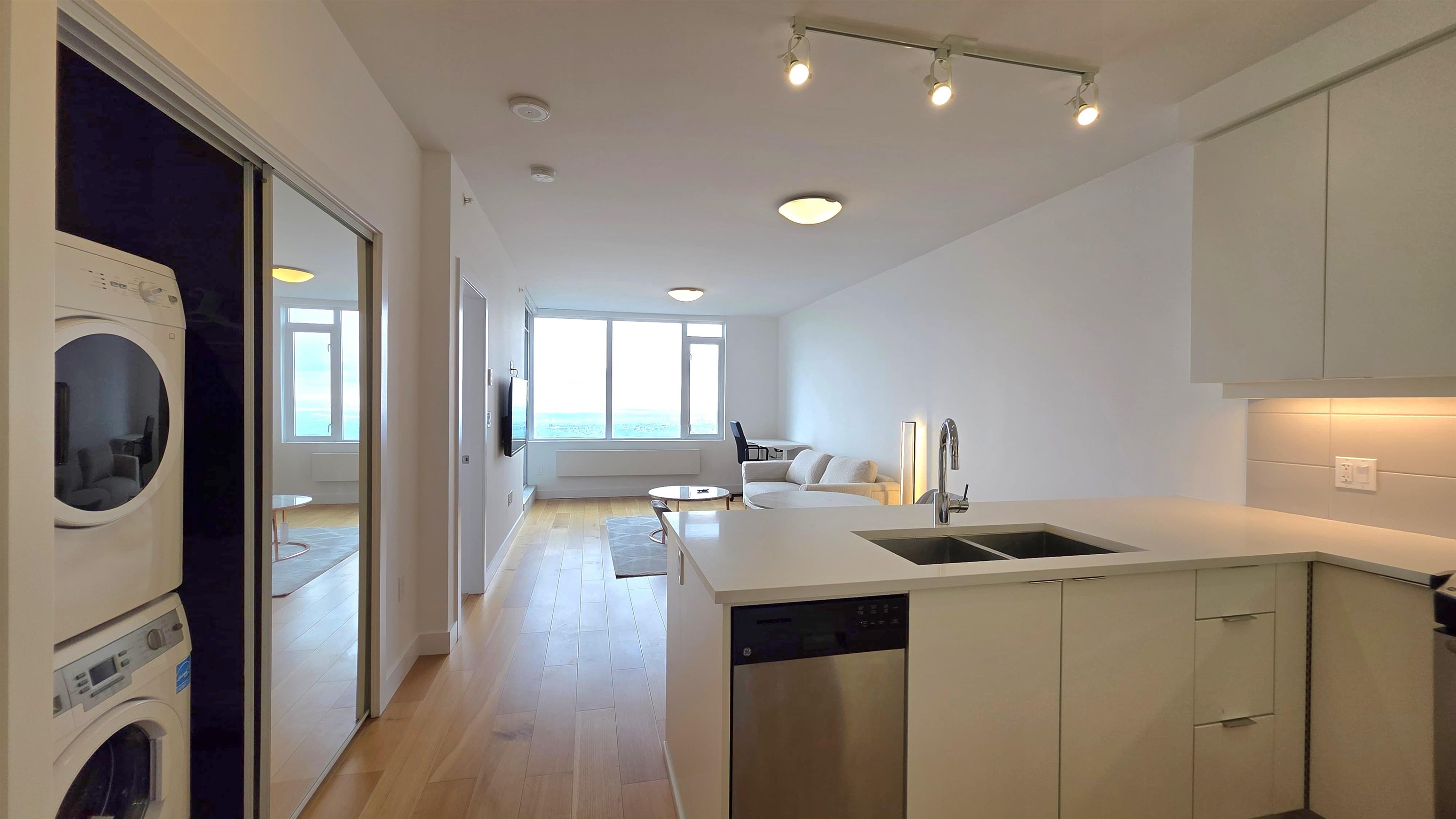 Additional image 3 of 1505-9393 Tower Road, Burnaby, BC, V5A 4Y8