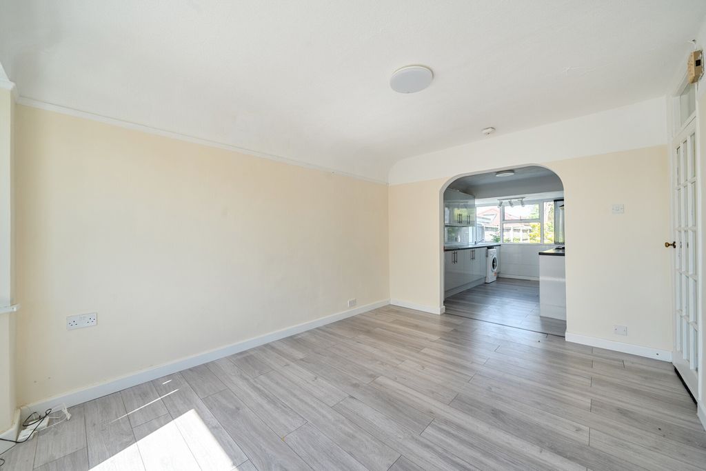 Additional image 7 of 2 bed bungalow for salePenrose Avenue, Watford, Hertfordshire WD19