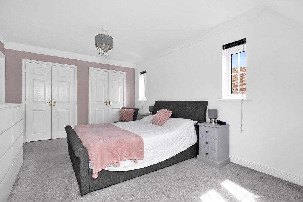 Additional image 15 of 5 bed detached house for saleConnaught Way, Alton GU34