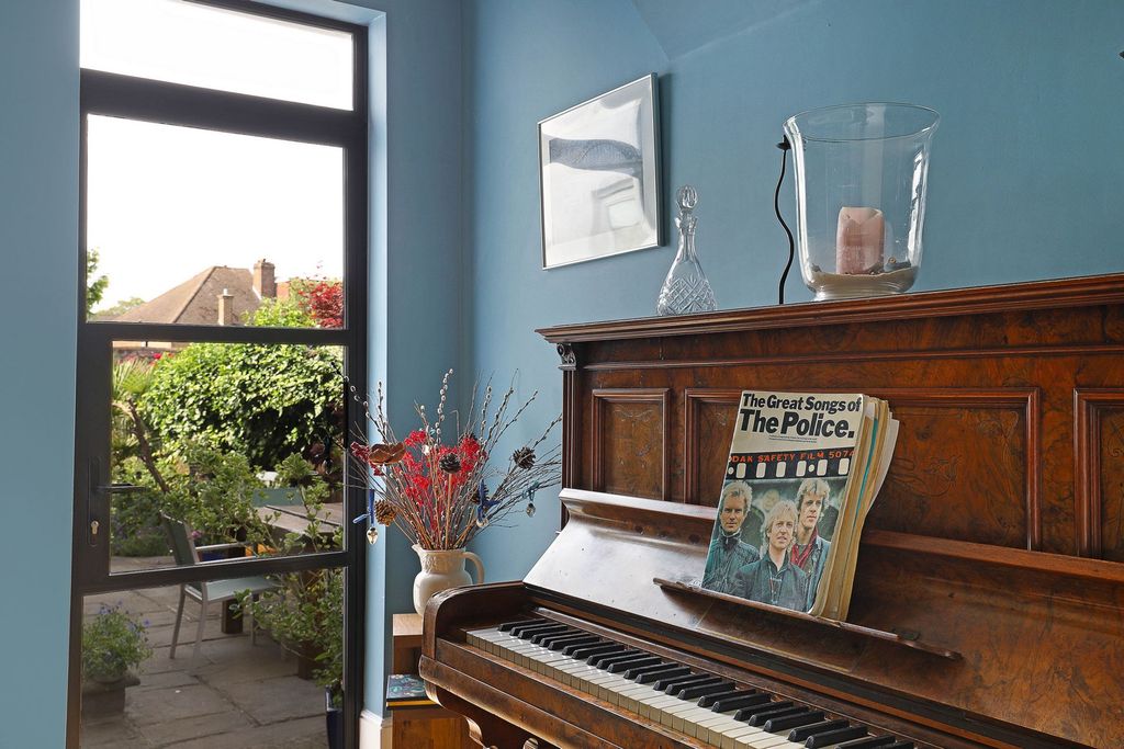 Additional image 20 of 4 bed semi-detached house for saleHills Road, Buckhurst Hill IG9