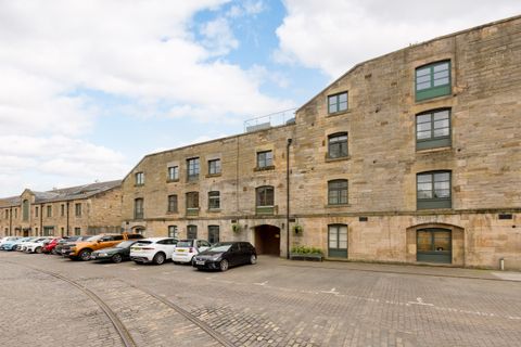 148/3 Commercial Street, Leith EH6