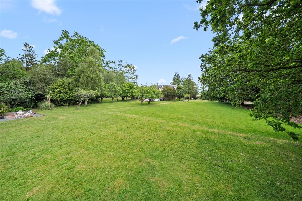 Additional image 21 of 2 bed flat for saleWoburn Park, Woburn Hill, Addlestone KT15