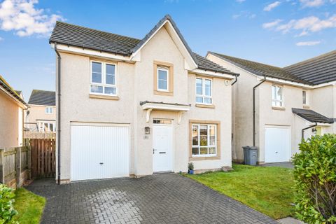 30 Clippens Drive, Burdiehouse, Edinburgh EH17