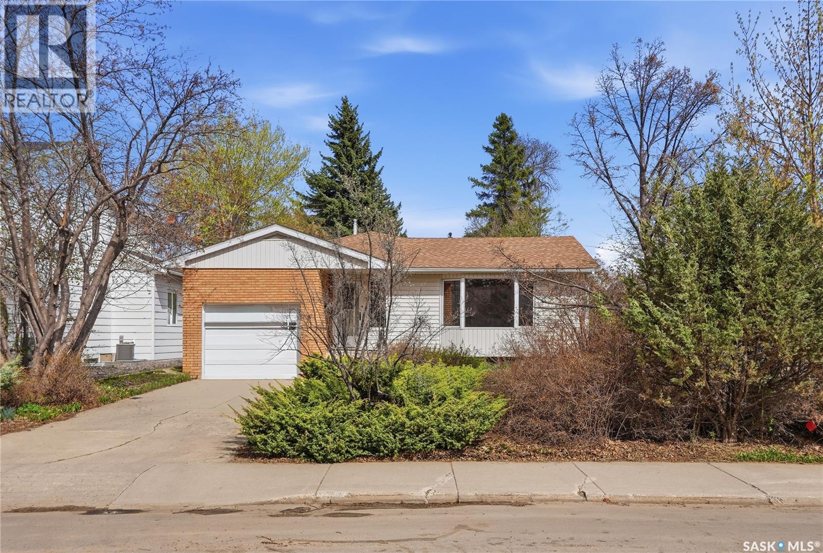 517 Copland CRESCENT