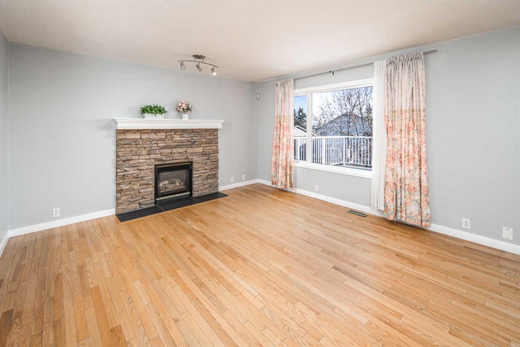 Additional image 5 of 10 Somerset Court SW, Calgary, AB, T2Y 3H4