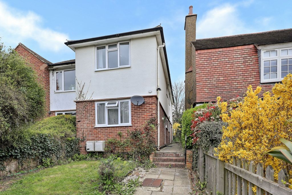 2 bed maisonette for saleRussell Road, Buckhurst Hill IG9