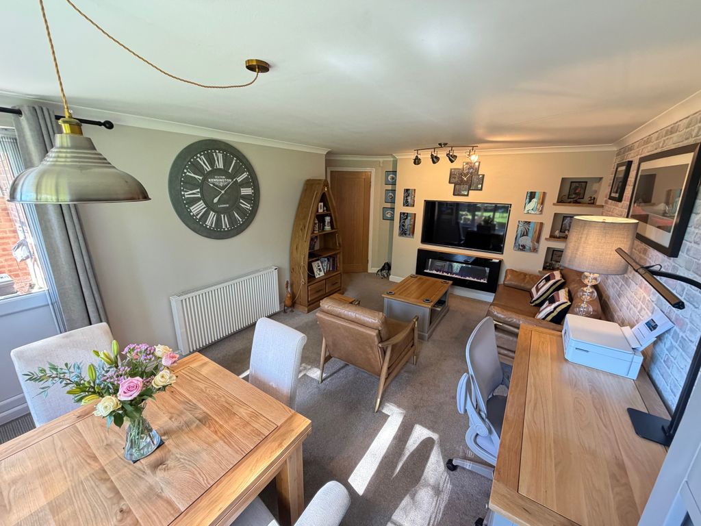 2 bed flat for saleWaterside, Longford, Coventry CV6 photo 2