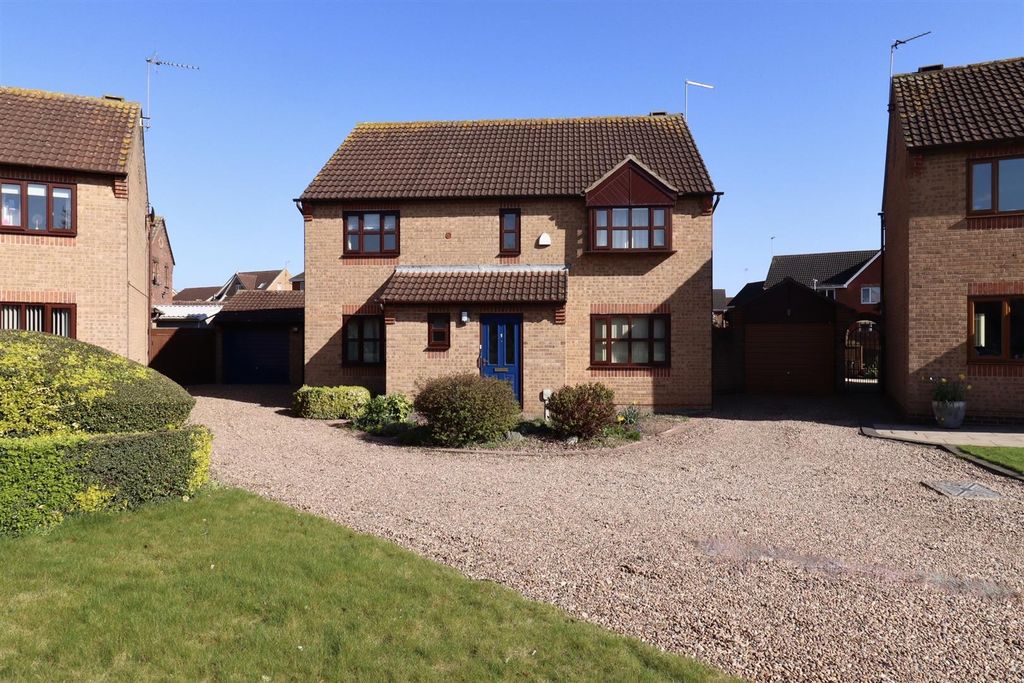 4 bed detached house for saleFernland Close, Brough HU15