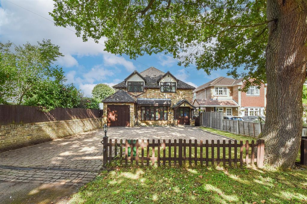 4 bed detached house for saleBrook Lane, Doddinghurst, Brentwood CM15