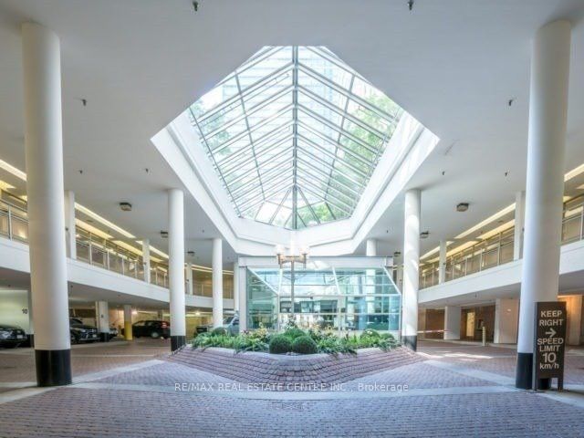 Additional image 3 of 1414-711 Bay Street, Toronto, ON, M5G 2J8