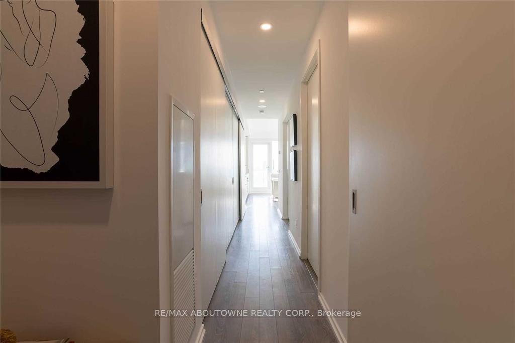 Additional image 4 of 1811-197 Yonge Street, Toronto, ON, M5B 0C1