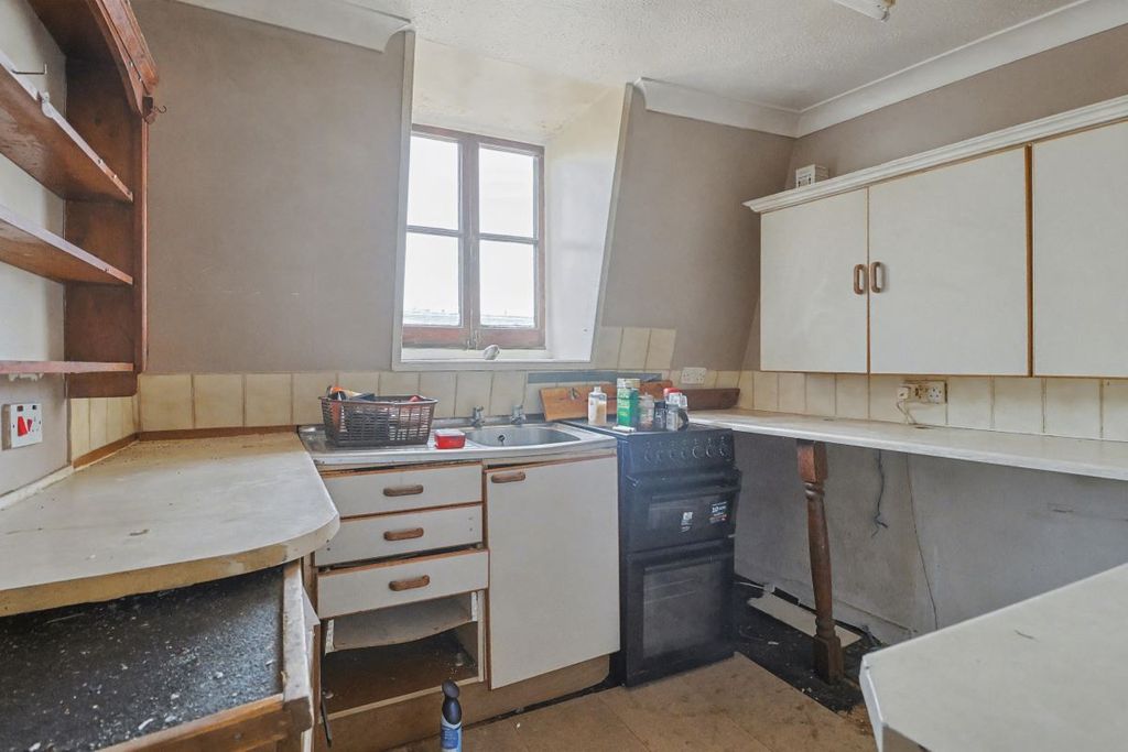 Additional image 9 of 3 bed flat for saleFlat 6 Blandford House, 47 East Street, Blandford Forum, Dorset DT11