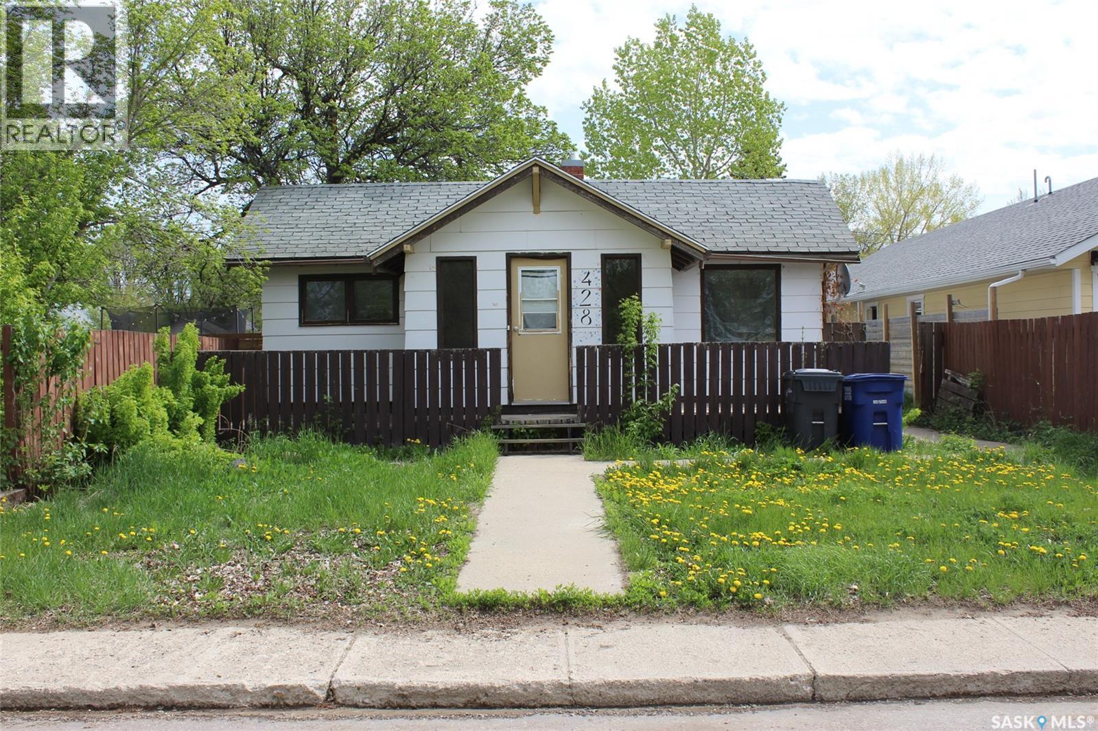 428 3rd STREET W
