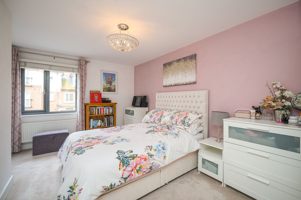 Additional image 8 of 2 bed flat for saleStag Lane, Berkhamsted HP4