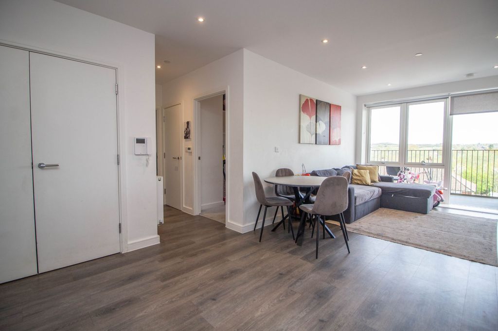 Additional image 4 of 2 bed flat for saleOxhey Drive, South Oxhey, Watford WD19