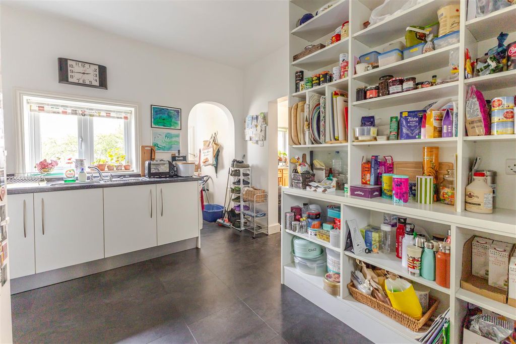 Additional image 10 of 6 bed detached house for saleCollington Avenue, Bexhill-On-Sea TN39