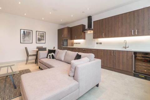St James' Court, Lionel Street B3