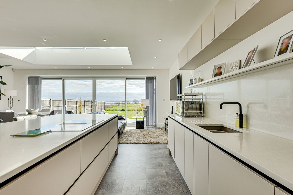 Additional image 10 of 4 bed detached house for saleCastle Road, Benfleet SS7