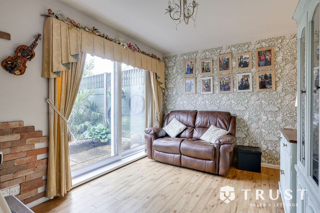 Additional image 12 of 3 bed semi-detached house for saleCarlinghow Lane, Batley WF17