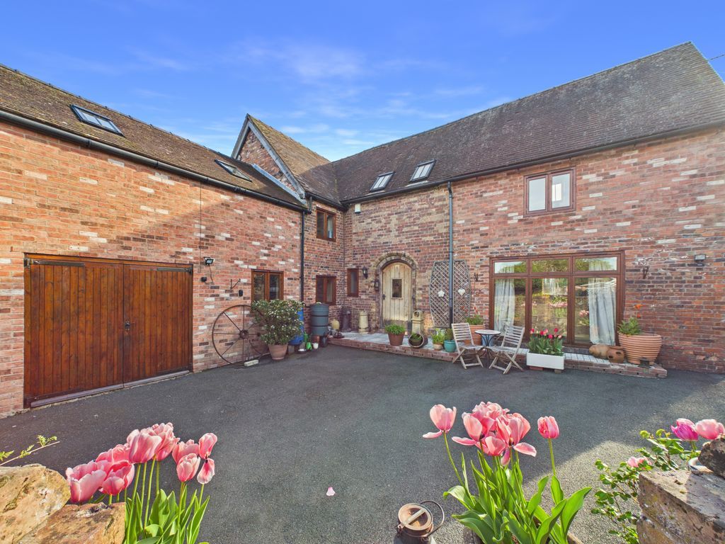 3 bed barn conversion for saleBarn Court, Church Street, Broseley TF12